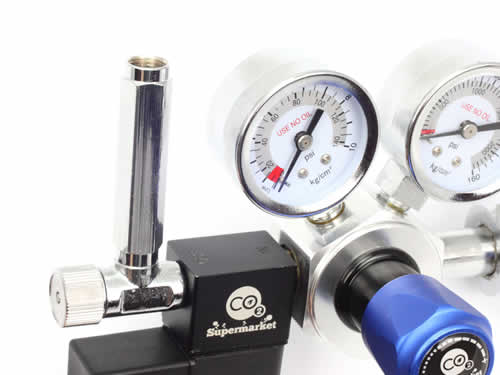 Förlängning monterad på co2-regulator
