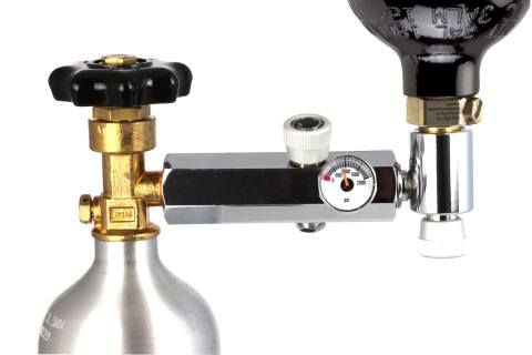 Påfyllning av en CGA 320 Paintball-cylinder