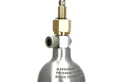 Påfyllning av cylinder med anslutningsslang