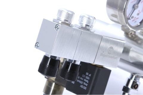 Foto som visar extra grenrör monterat på en Ultimate-Pro CO2-regulator