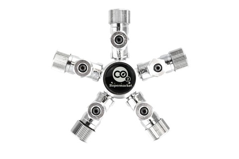Foto av 5-vägsfördelare för CO2-regulatorer till planterade akvarier