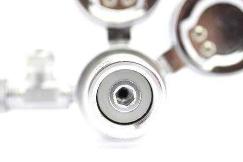 Foto av gummipolyuretanbrickstätning på en CO2-regulator.